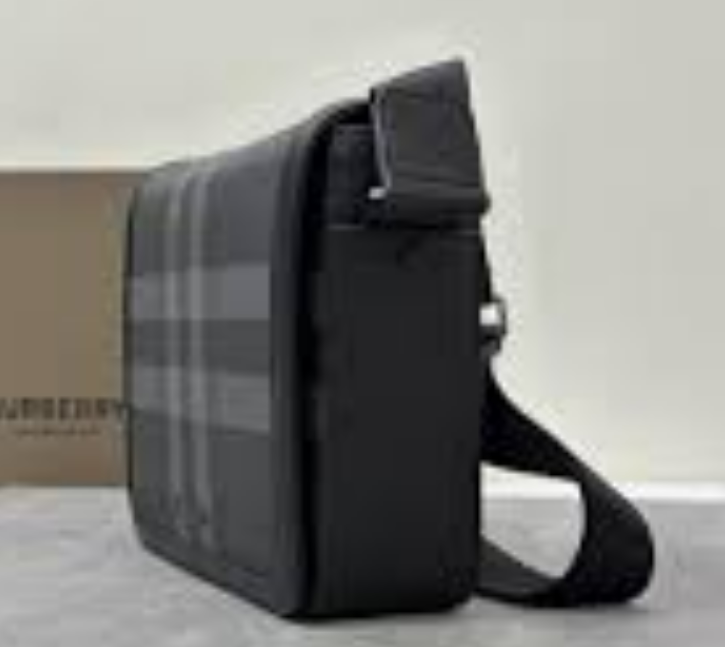 YUPOO-CHINA Wholesale Supplier Branded Luxury burberry bags, join us on whatsapp | Yupoo