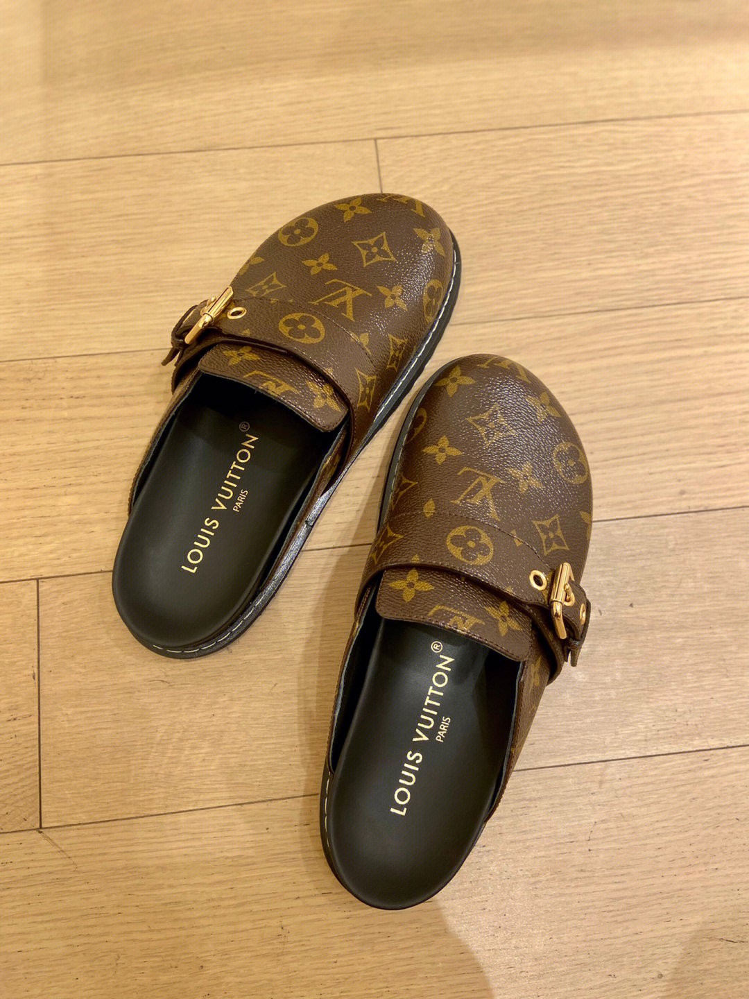 China Wholesale Supplier Branded shoes lv sandals, join us on whatsapp | Yupoo